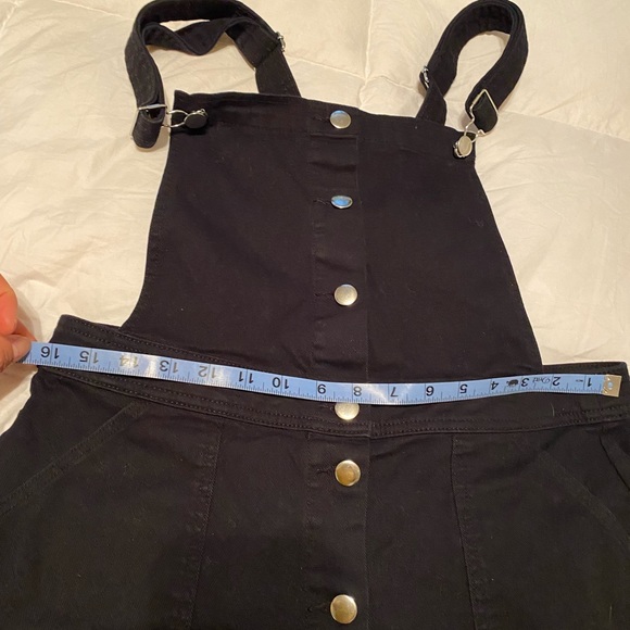 Brand new no tag black bib overall dress with pockets and buttons , size large - Picture 6 of 6